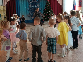 Досуг "Прощание с новогодней елочкой". Досуг "Прощание с новогодней елочкой".